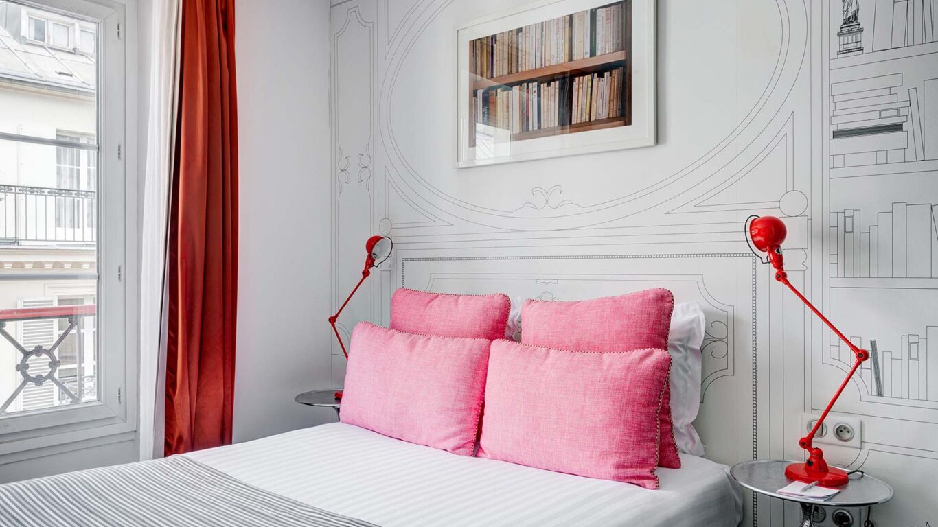 Chambre Standard, idéale pour une ou deux personnes, garantissant confort et tranquillité pour un séjour détendu et intime