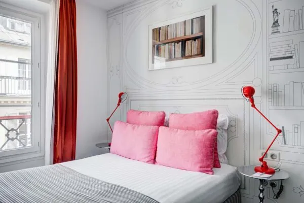 Chambre Standard, idéale pour une ou deux personnes, garantissant confort et tranquillité pour un séjour détendu et intime