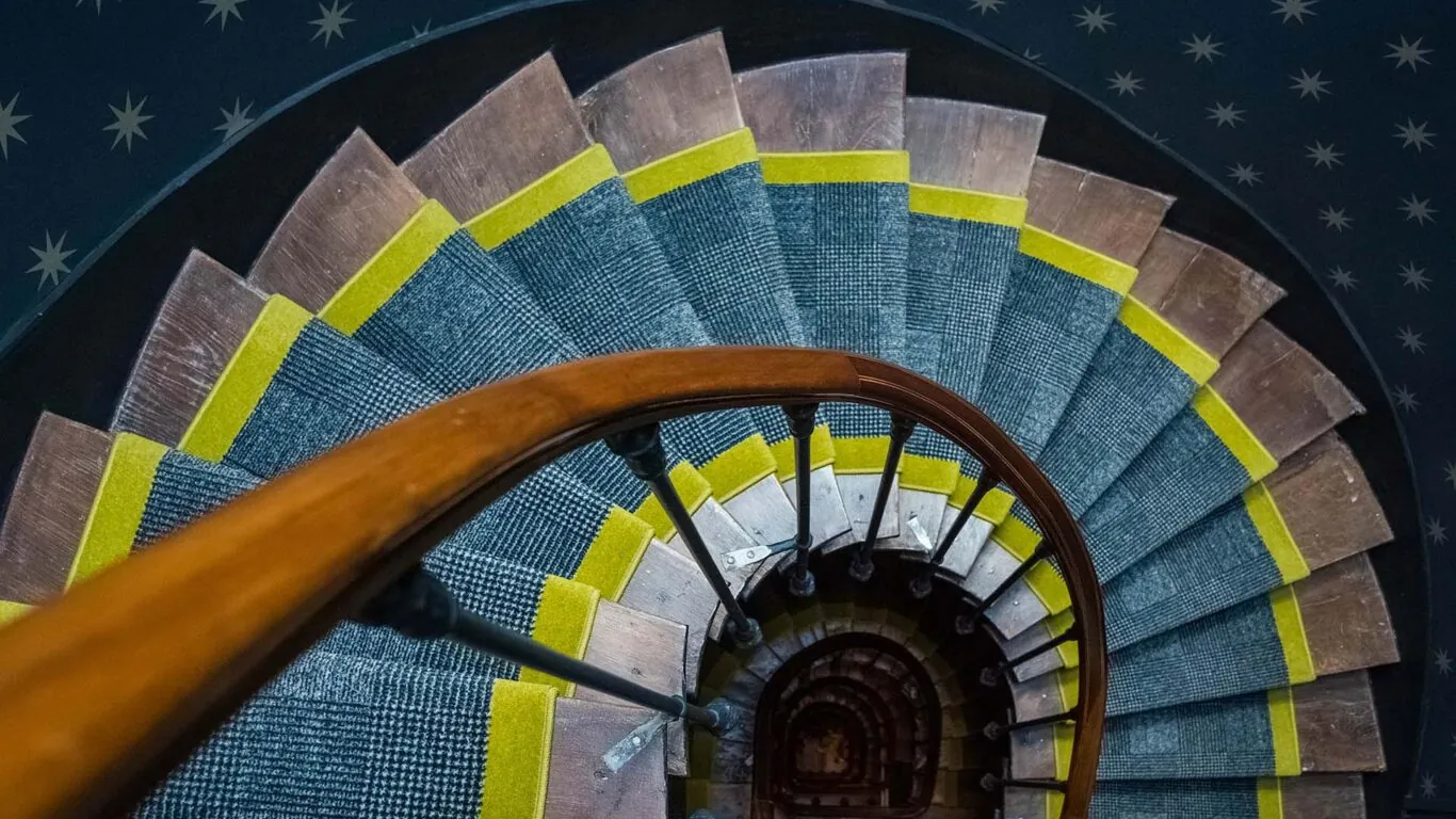 Vue de l’escalier de l’hôtel Joyce