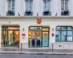 Vue extérieure de la façade de l’hôtel Joyce 3 étoiles du groupe Astotel à Paris, 9ᵉ arrondissement
