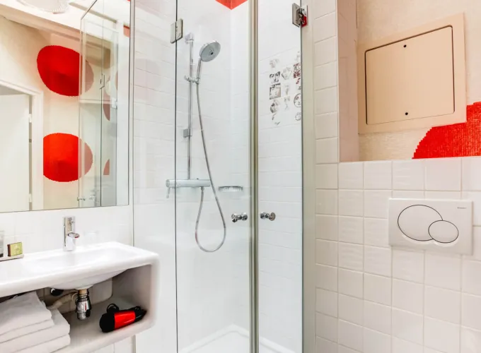 Vue de la salle de bain de la chambre Single à l’hôtel Joyce, 9ᵉ arrondissement