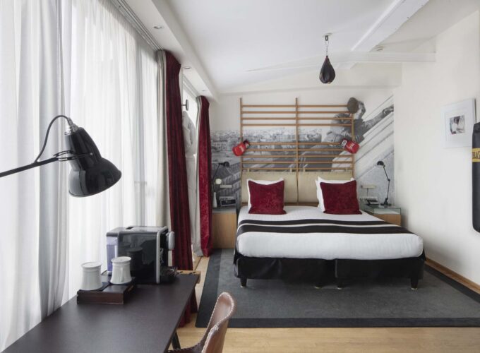 Vue du lit d’une Chambre Double Privilège à l’Hôtel 123 Sébastopol