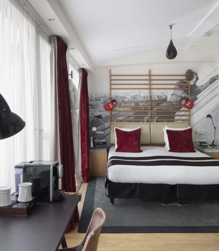 Vue du lit d’une Chambre Double Privilège à l’Hôtel 123 Sébastopol