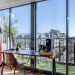 Vue depuis le bureau d’une Chambre Familiale Privilège avec balcon à l’Hôtel 123 Sébastopol