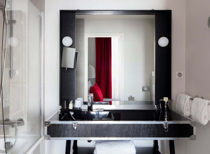 Salle de bain d’une Chambre Double à l’Hôtel 123 Sébastopol