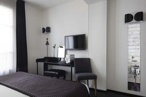 Chambre Supérieure, parfaite pour 1 ou 2 personnes, offrant élégance et confort pour un séjour raffiné et relaxant