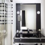 Salle de bain d’une Chambre Familiale Privilège avec balcon à l’Hôtel 123 Sébastopol