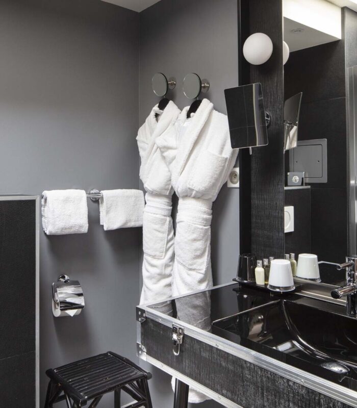 Salle de bain d’une Chambre Double Supérieure à l’Hôtel 123 Sébastopol