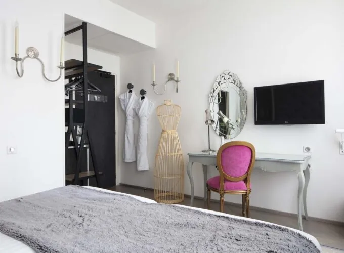 Écran de télévision dans une Chambre Twin de l’Hôtel 123 Sébastopol à Paris