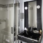 Salle de bain d’une Chambre Twin à l’Hôtel 123 Sébastopol