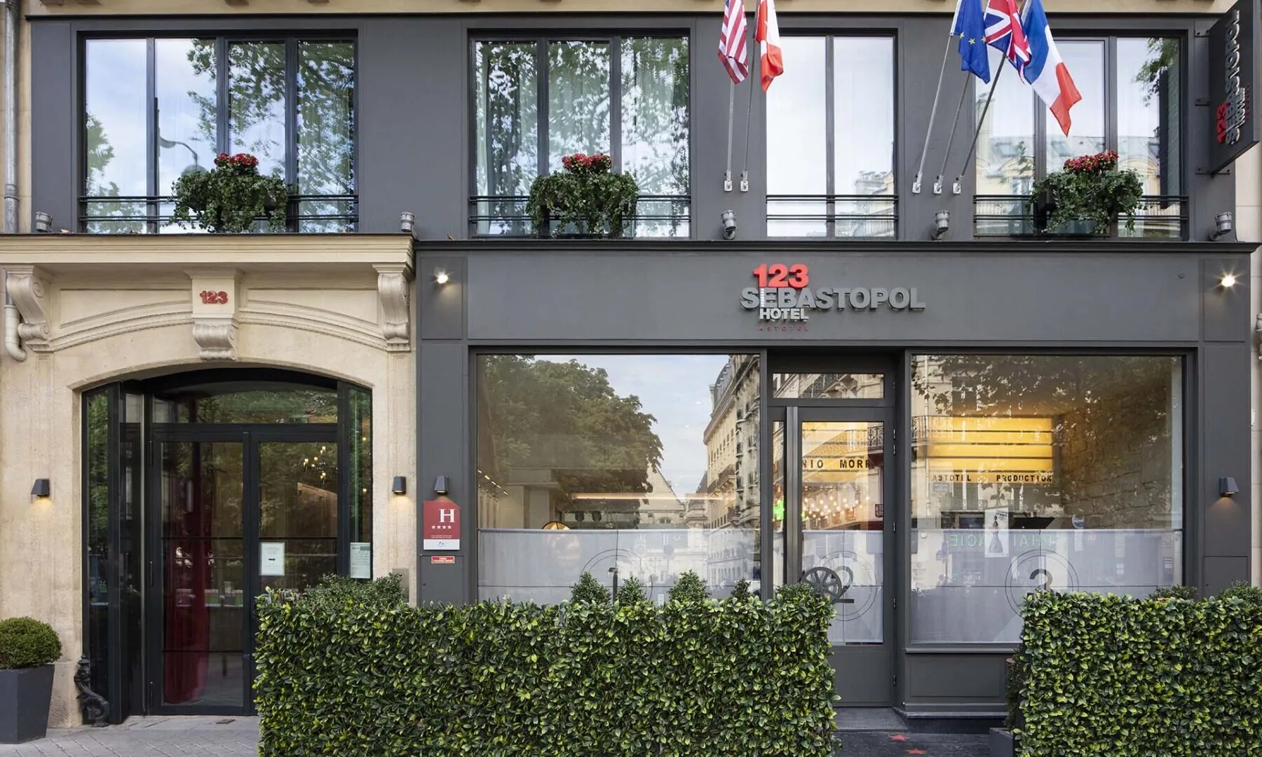 Vue extérieure de la façade de l’Hôtel 4 étoiles Le 123 Sébastopol du groupe Astotel à Paris, 2e arrondissement