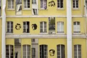 La façade intérieure de l’Hôtel Le 123 Sébastopol rend hommage aux grands noms du 7e art, et l’architecture du bâtiment s’inspire du monde du cinéma