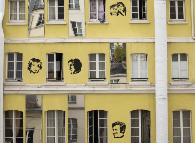 La façade intérieure de l’Hôtel Le 123 Sébastopol rend hommage aux grands noms du 7e art, et l’architecture du bâtiment s’inspire du monde du cinéma