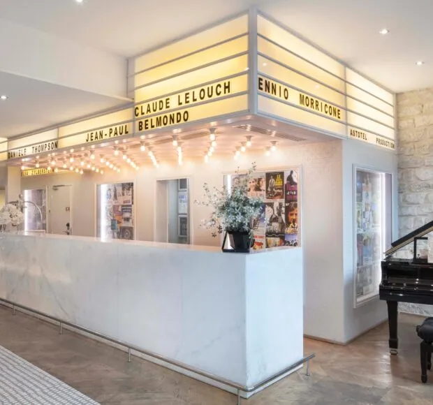 La réception de l’Hôtel 123 Sébastopol est un véritable hommage au cinéma. Dès votre arrivée, vous êtes plongé dans une atmosphère cinématographique unique