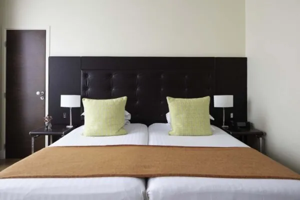 Chambre Supérieure avec deux lits simples, parfaite pour 2 personnes, offrant élégance et confort pour un séjour raffiné et reposant