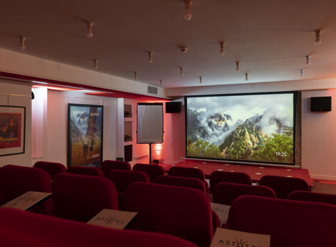 Vue de la salle de cinéma à l’Hôtel 123 Sébastopol à Paris