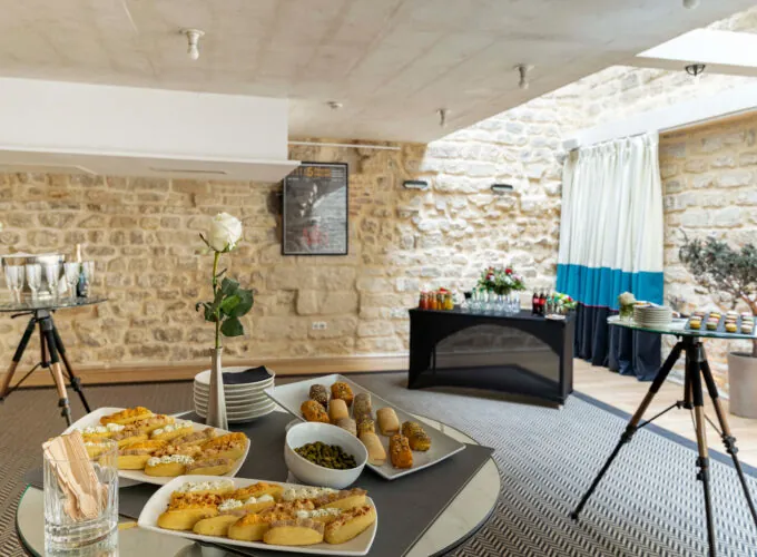 Vue de la salle de réunion Belmondo à l’Hôtel 123 Sébastopol à Paris