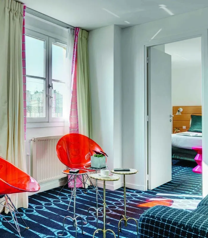 Salon d’un Appartement avec un canapé et deux chaises à l’Hôtel Lorette