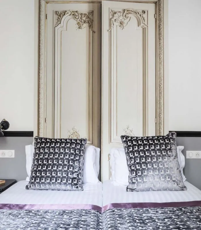 Chambre d’une chambre Twin avec un lit et deux oreillers à l’Hôtel Malte