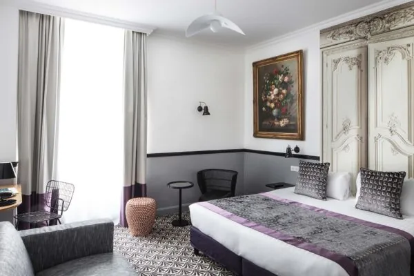 La Chambre Privilège, idéale pour 1, 2 ou 3 personnes, offre confort et élégance pour un séjour exceptionnel