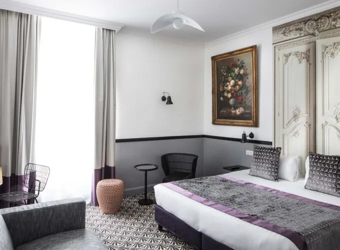 La Chambre Privilège, idéale pour 1, 2 ou 3 personnes, offre confort et élégance pour un séjour exceptionnel