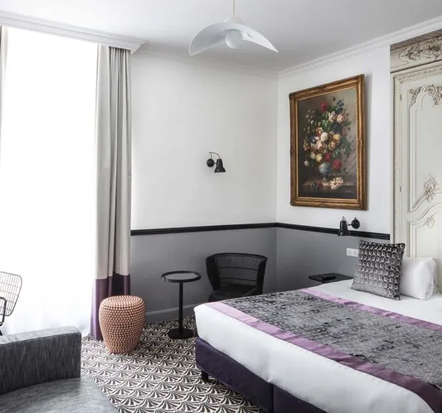 马尔特酒店 (Malte) 尊享房，床头墙上挂有一幅大画