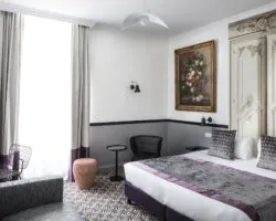 La Chambre Privilège, idéale pour 1, 2 ou 3 personnes, offre confort et élégance pour un séjour exceptionnel