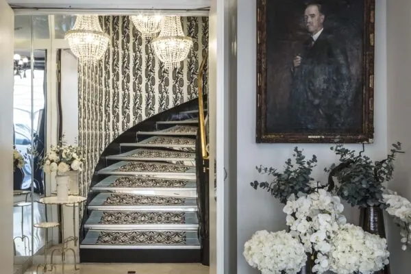 Vue des escaliers de l’Hôtel Malte