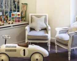 Le coin des enfants de l’Hôtel Malte offre un espace ludique et sécurisé où les plus petits peuvent jouer tout en restant proches de leurs parents