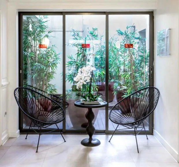 Lobby de l’Hôtel 3 étoiles Monterosa du groupe Astotel à Paris, avec une décoration unique