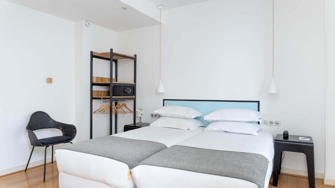 Chambre communicante de l’hôtel 3 étoiles Palm du groupe Astotel à Paris, idéale pour les familles ou groupes