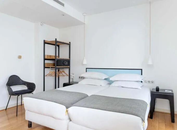 Chambre communicante de l’hôtel 3 étoiles Palm du groupe Astotel à Paris, idéale pour les familles ou groupes