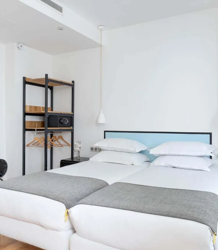 Chambre communicante de l’hôtel 3 étoiles Palm du groupe Astotel à Paris, idéale pour les familles ou groupes