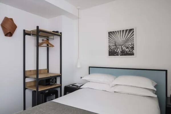 Idéales pour un séjour en famille, nos chambres familiales offrent un espace confortable et fonctionnel