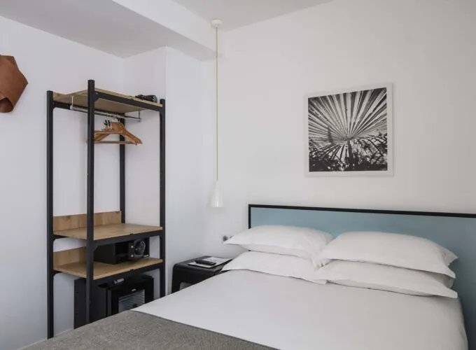 Idéales pour un séjour en famille, nos chambres familiales offrent un espace confortable et fonctionnel