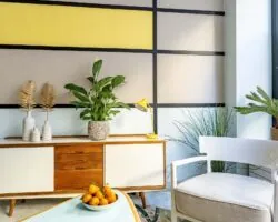 Vue du lobby de l’hôtel 3 étoiles Palm à Paris, un espace où l’originalité se mêle au confort, offrant une expérience unique et agréable