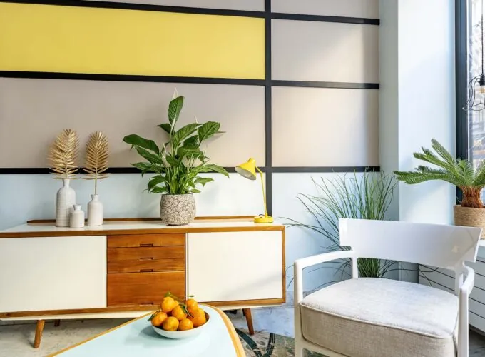 Vue du lobby de l’hôtel 3 étoiles Palm à Paris, un espace où l’originalité se mêle au confort, offrant une expérience unique et agréable