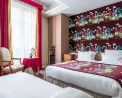 La Chambre Privilège Jardin, idéale pour 1, 2 ou 3 personnes, offre confort et élégance pour un séjour exceptionnel