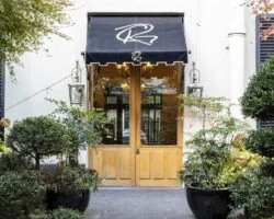 Jardin de 400 m² d’inspiration japonaise à l’hôtel Regent’s Garden à Paris, conçu par le paysagiste Xavier de Chirac