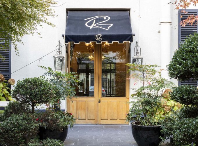 Jardin de 400 m² d’inspiration japonaise à l’hôtel Regent’s Garden à Paris, conçu par le paysagiste Xavier de Chirac