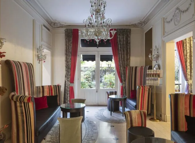Vue du lobby de l’hôtel 4 étoiles Regent’s Garden à Paris