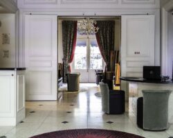 Vue de la réception de l’hôtel 4 étoiles Regent’s Garden à Paris