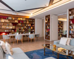 Lobby de l’Hôtel Astra Opéra à Paris – cadre raffiné près de l’Opéra