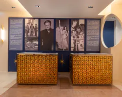 L’atmosphère de la réception de l’hôtel Astra Opéra se caractérise par son accueil chaleureux, son design moderne et son service personnalisé.