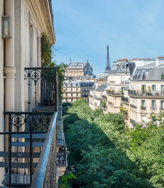 Chambre Double avec balcon et vue privilégiée sur la Tour Eiffel à l’Hôtel Palm