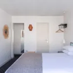 Chambre Double Balcon Tour Eiffel à l’hôtel Palm avec vue sur la salle de bain