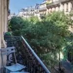 Vue de la Chambre Double Balcon avec vue sur la Tour Eiffel à l’hôtel Palm