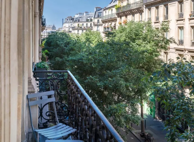 Vue de la Chambre Double Balcon avec vue sur la Tour Eiffel à l’hôtel Palm