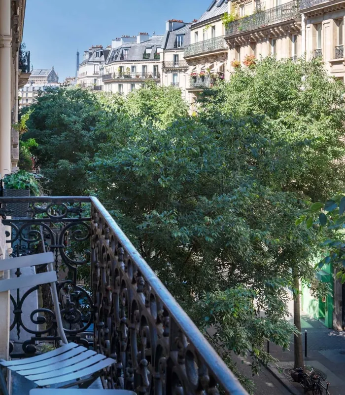 Vue de la Chambre Double Balcon avec vue sur la Tour Eiffel à l’hôtel Palm