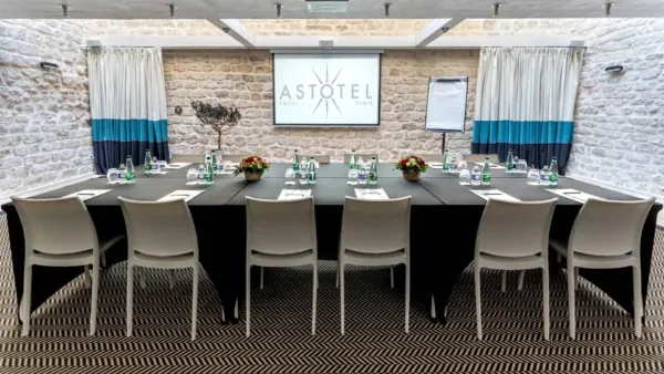 パリのホテル123セバストポル (123 Sébastopol) のBelmondo会議室は、プロフェッショナルなセミナーに完全対応しています